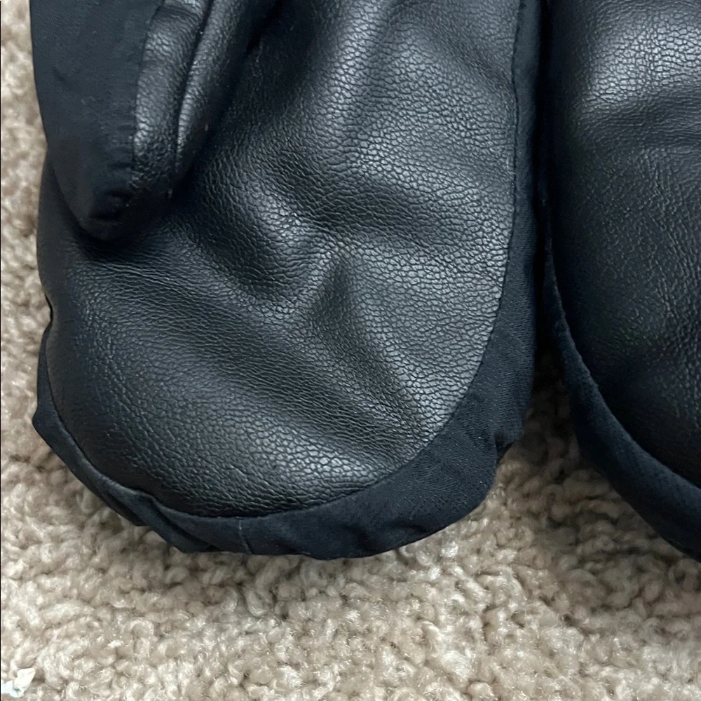 The North Face Black Youth Mittens - Insulated Winter Gloves sz M